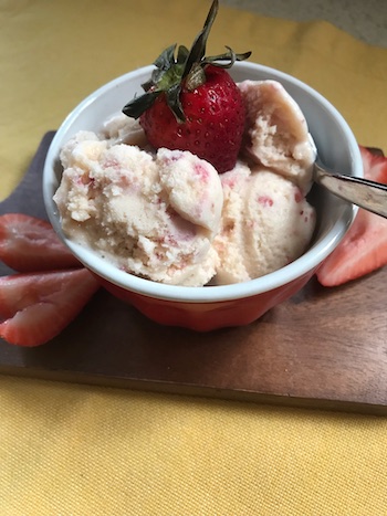 Easy Strawberry Ice cream 